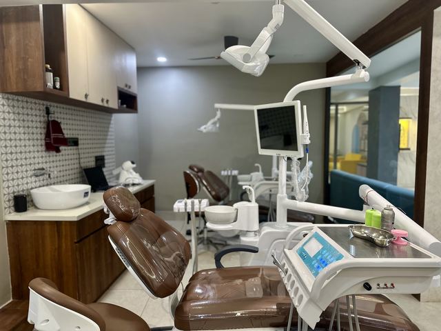 Dental chair with digital monitor — photo 1